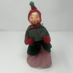 NWT Annalee 9" Caroller Mom Women Singing Christmas Carols 2007